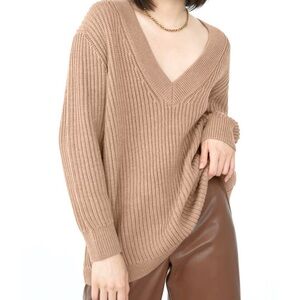 Aritzia Babaton Roger V Neck Sweater‎ 100% Merino Wool Camel Size Large
